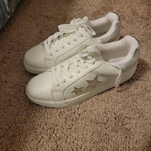 Fun silver star shoes brand new. Never worn.